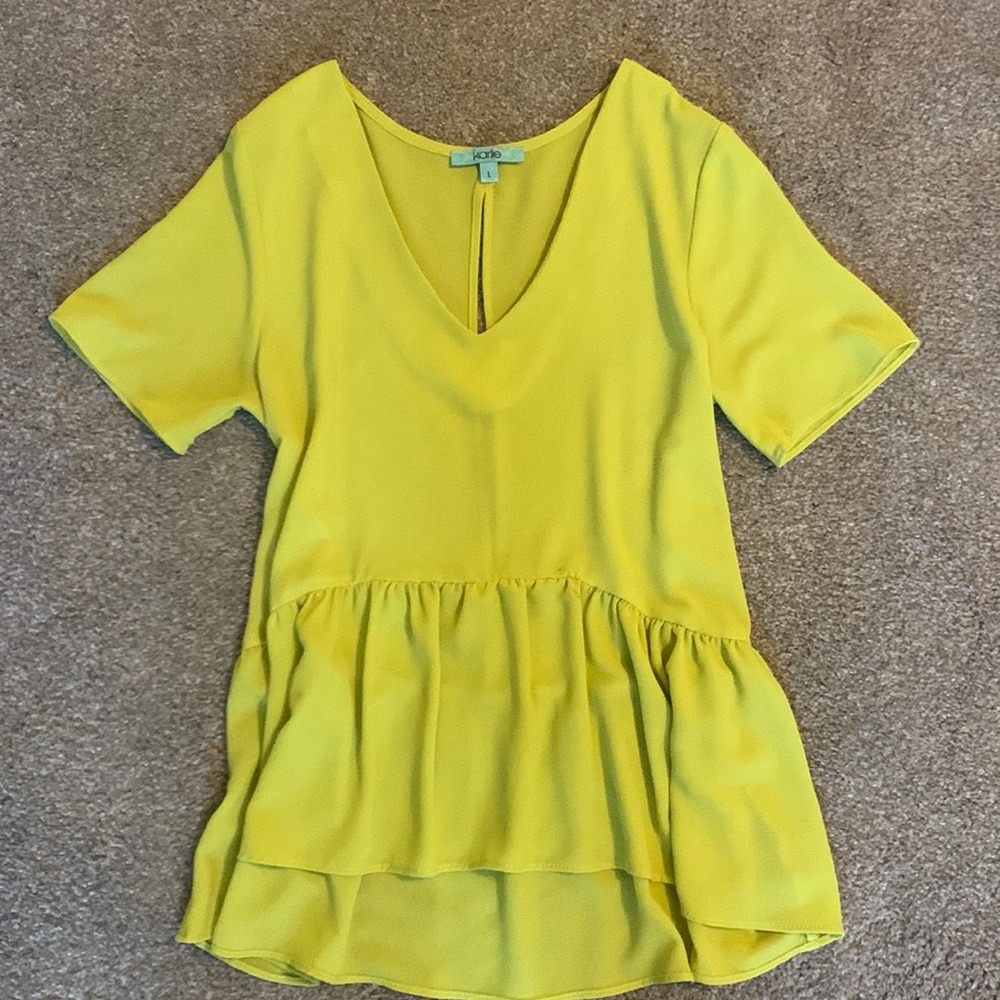 Karlie peplum too with key hole back